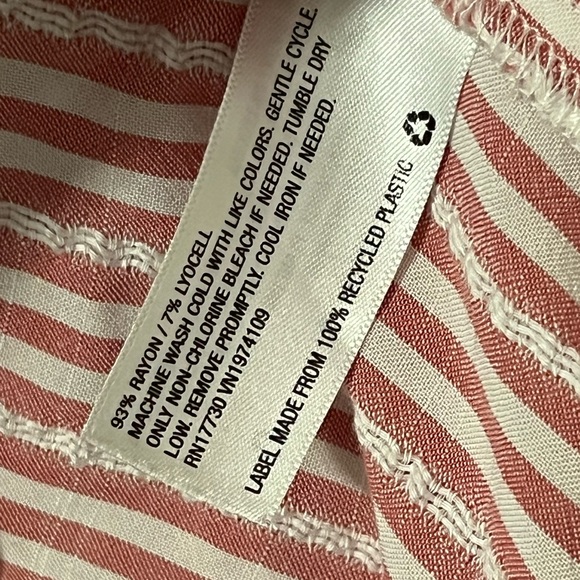 Women’s pink and white striped button-down blouse Universal Thread size XL - Picture 3 of 7